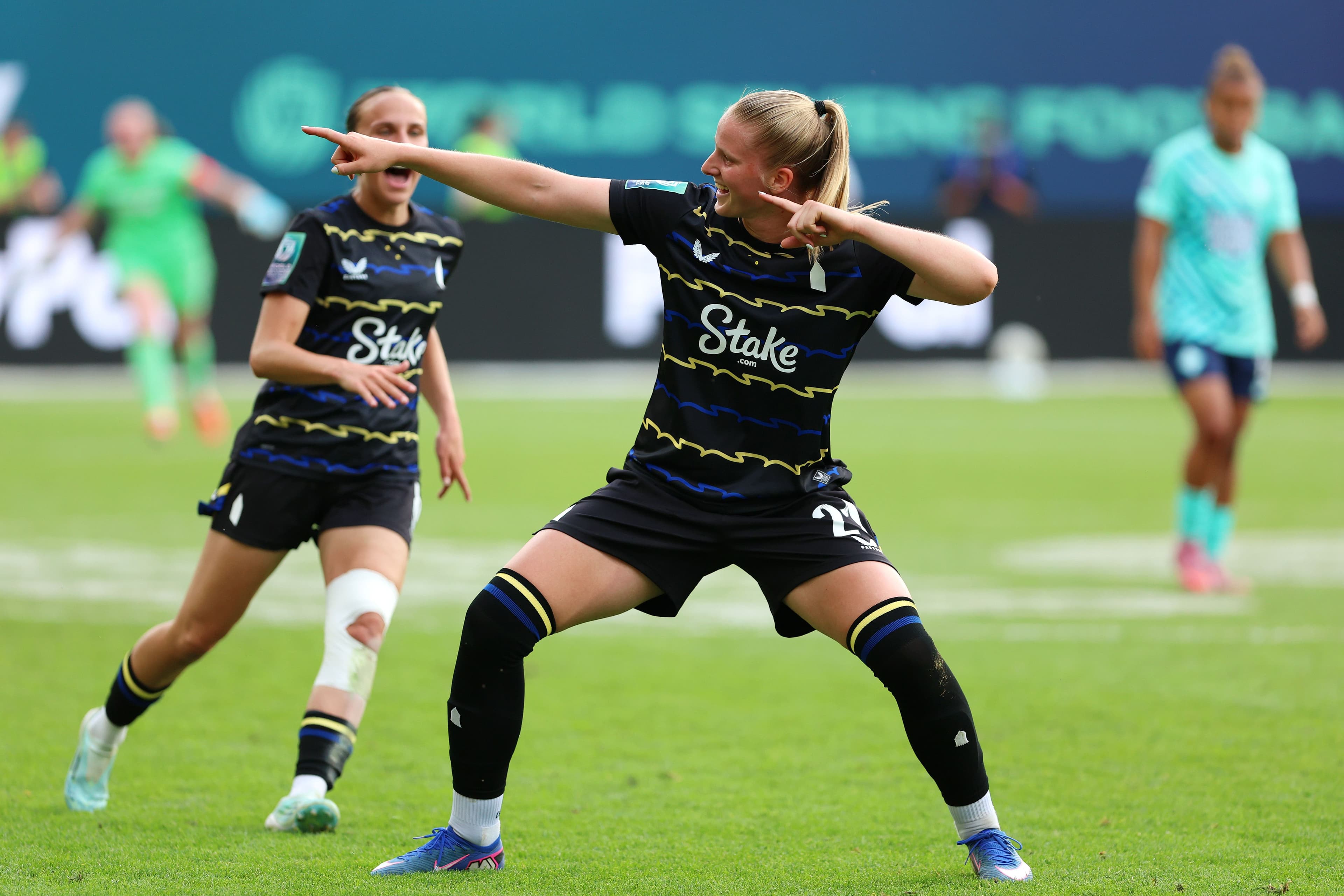 Everton Flashes Both Offense and Defense in Win