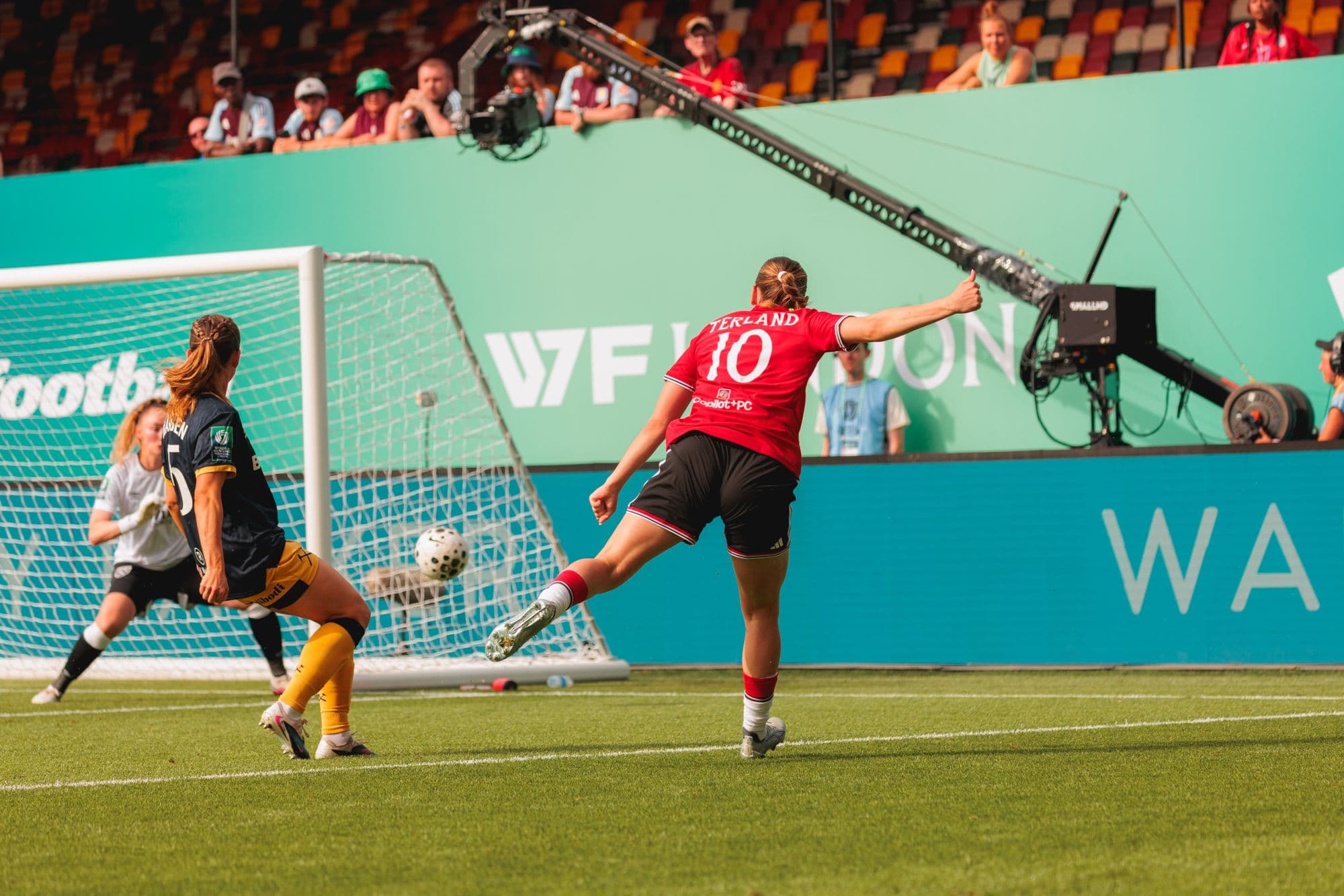 Manchester United Dominates, Then Hangs On, in Opening Victory
